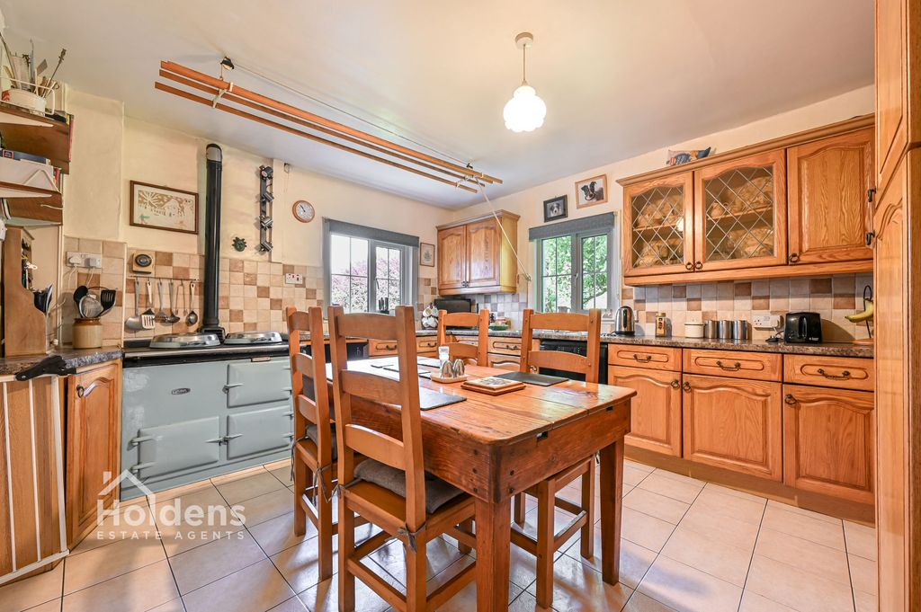Property photo 2 of 31