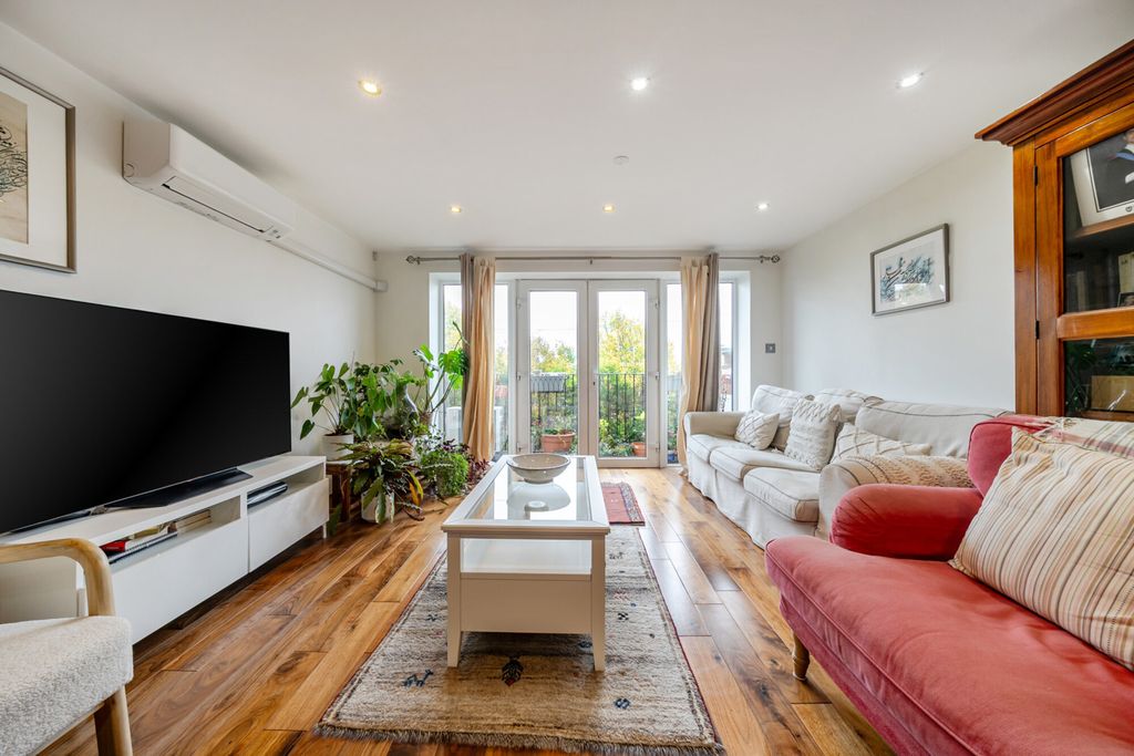 Property photo 2 of 21 Reception