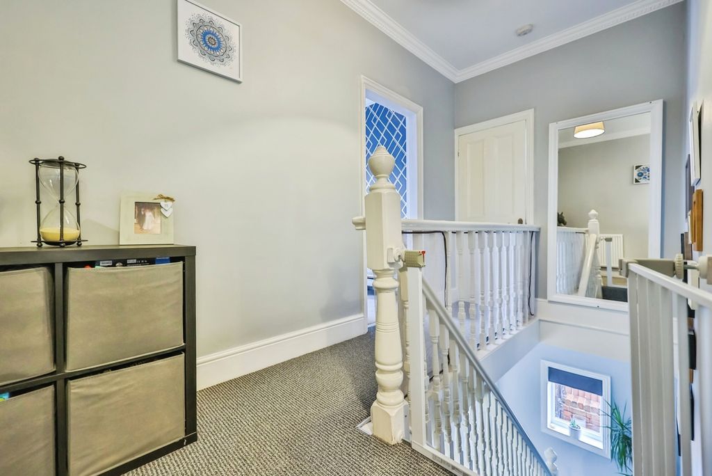 Property photo 3 of 20 Landing