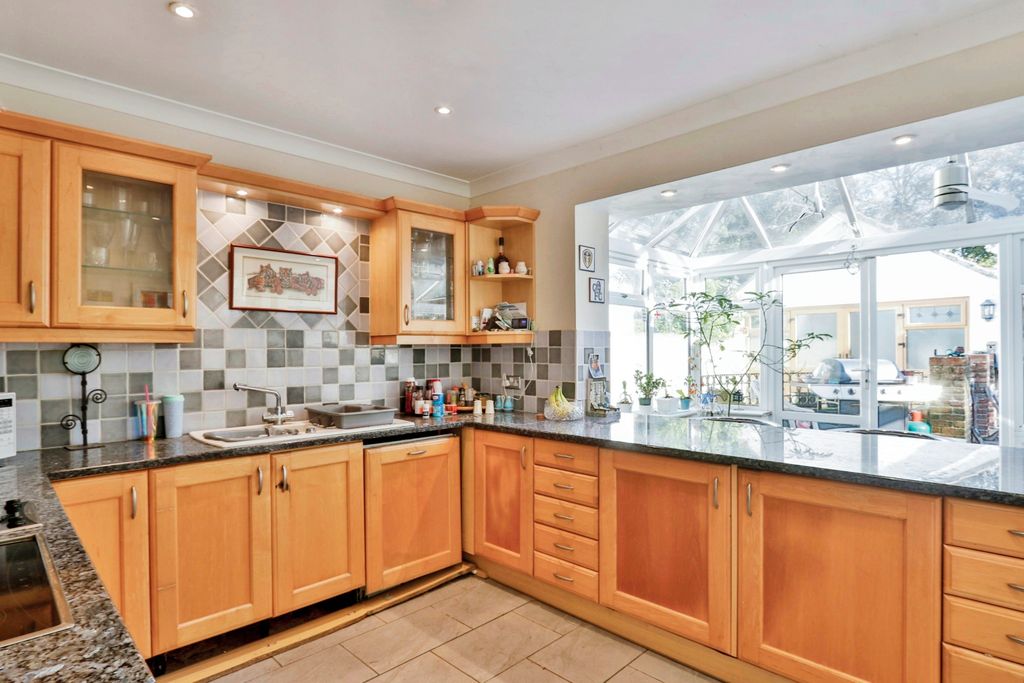 Property photo 3 of 25 Kitchen