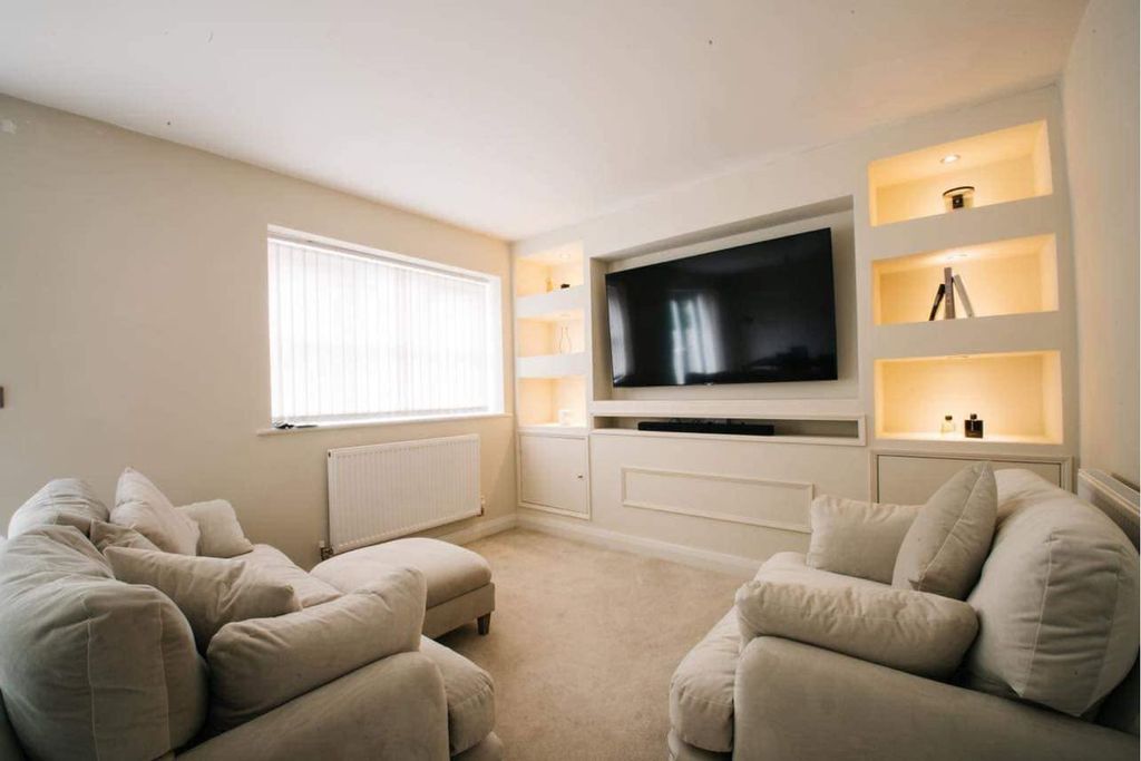 Property photo 2 of 5 Lounge