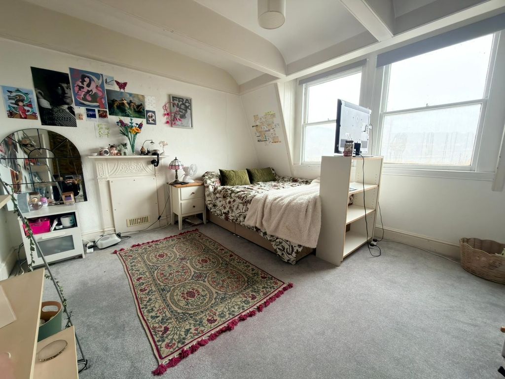 Property photo 3 of 7 Bedroom 2