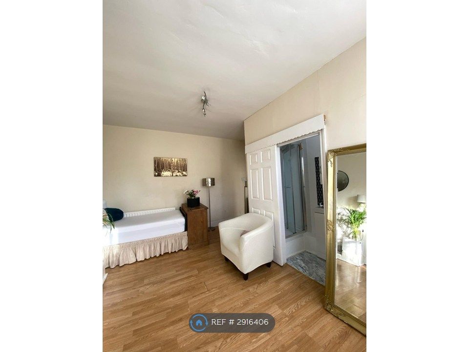 Property photo 2 of 26