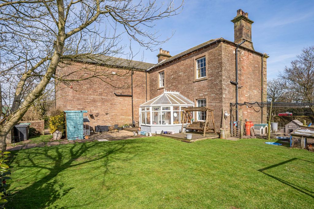 Property photo 3 of 33