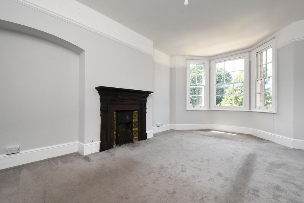 Property photo 1 of 10 Living Room