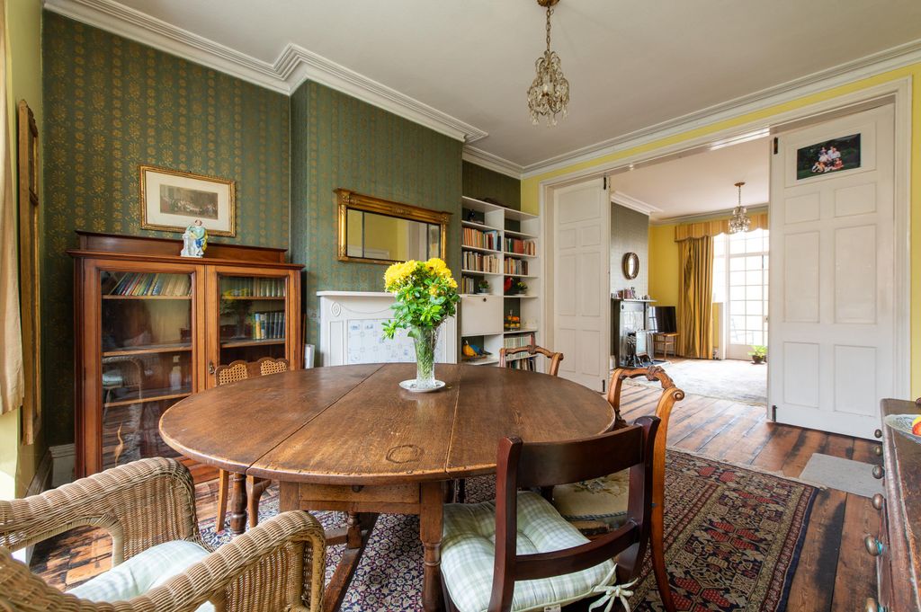 Property photo 3 of 34 Image