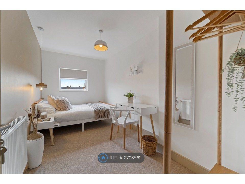 Property photo 1 of 7 Room 6