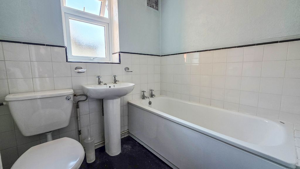 Property photo 3 of 9 Picture No. 14