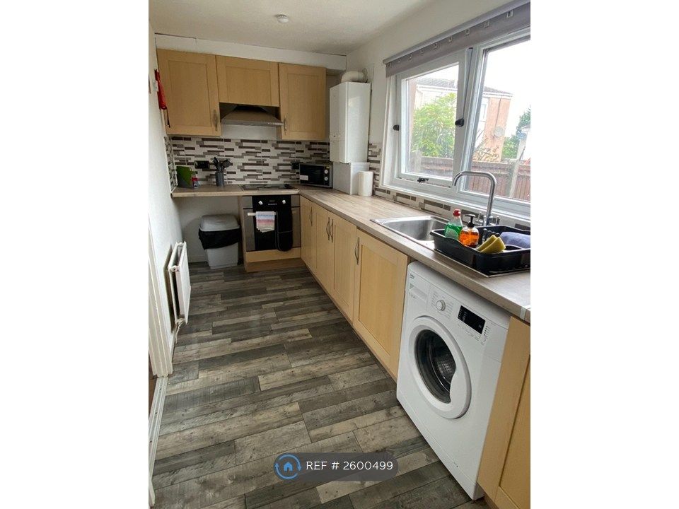Property photo 2 of 12 Kitchen