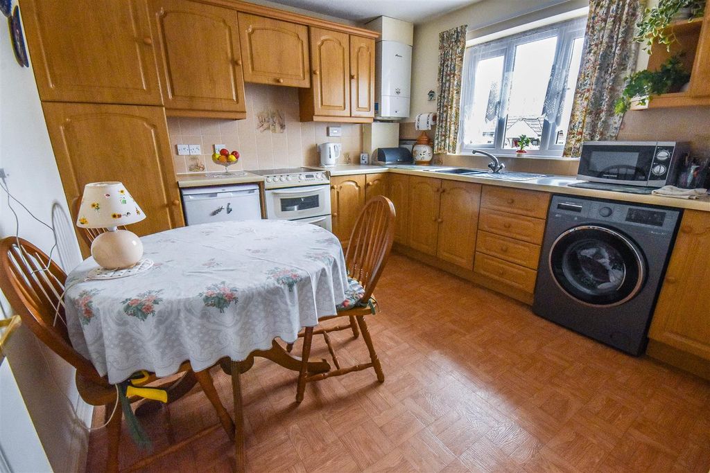 Property photo 2 of 15 Kitchen/Breakfast Room