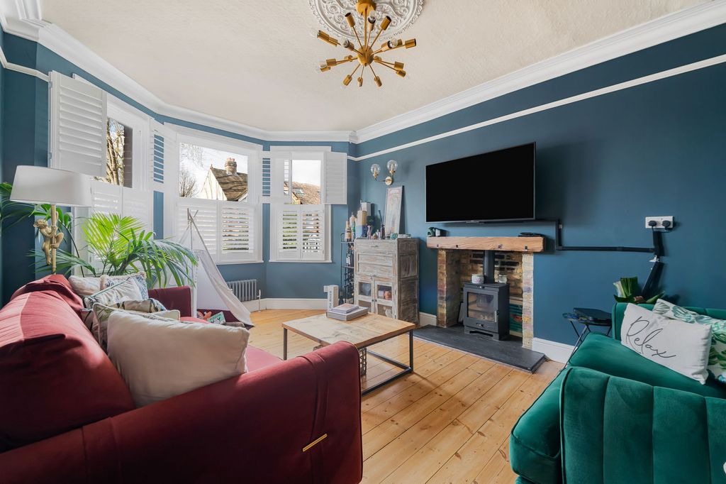 Property photo 2 of 27