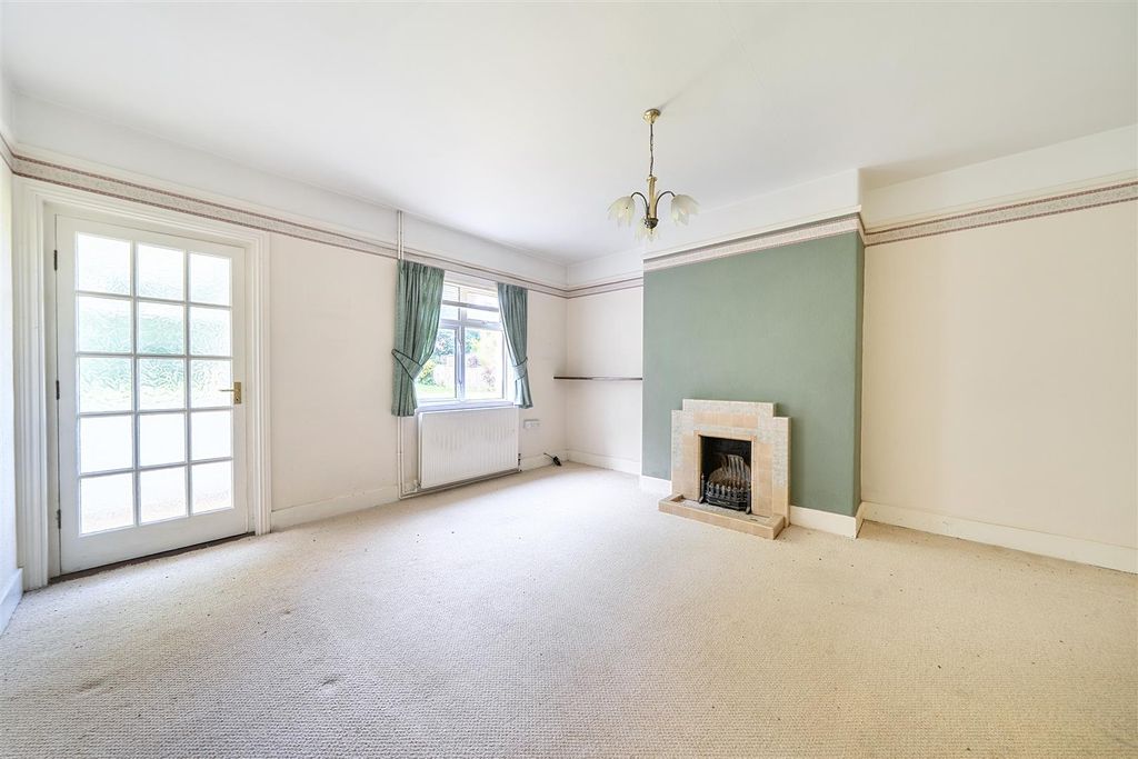 Property photo 3 of 17 Sitting Room