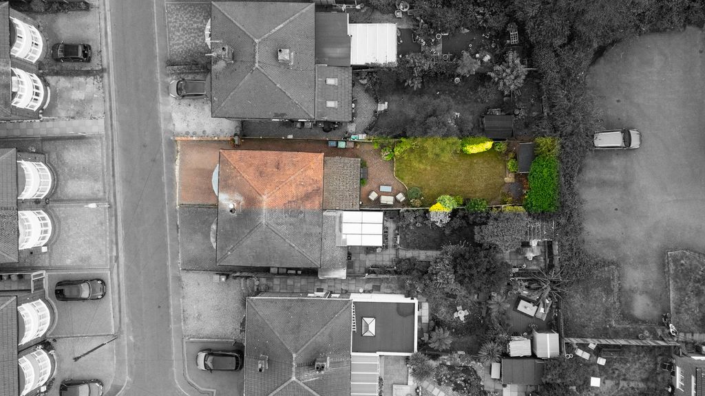 Property photo 2 of 27