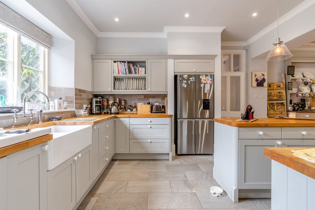 Property photo 3 of 68