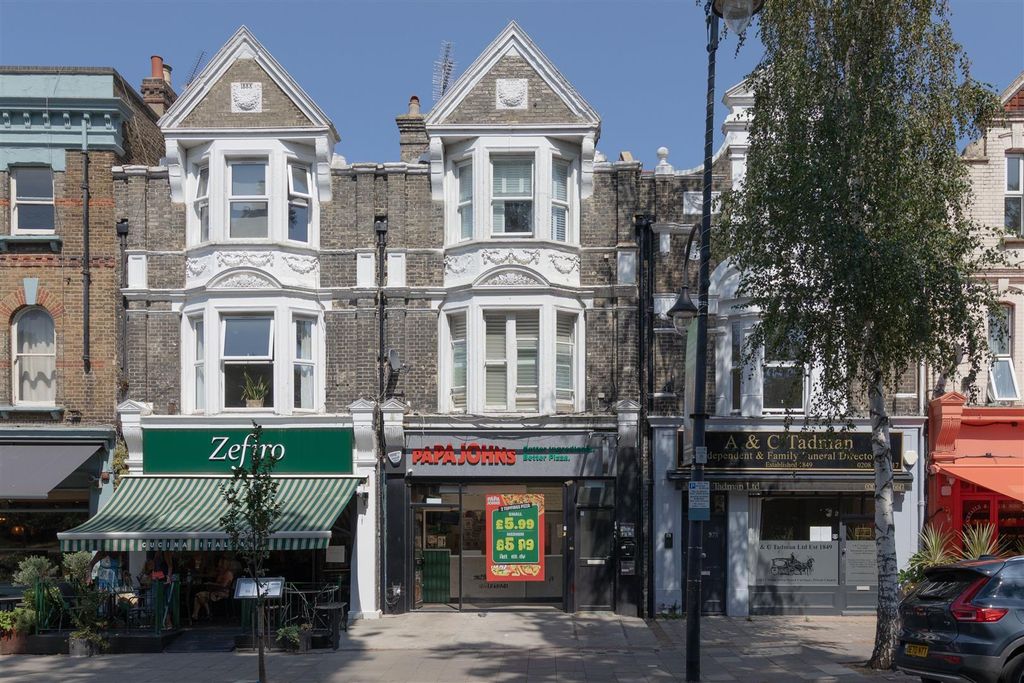 Property photo 1 of 21 High Street, E11