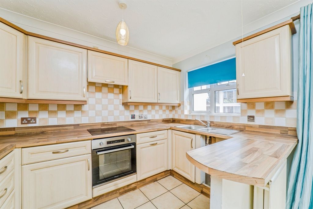 Property photo 3 of 14