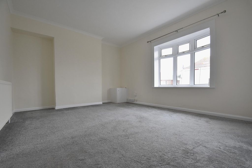 Property photo 2 of 10 Living Room