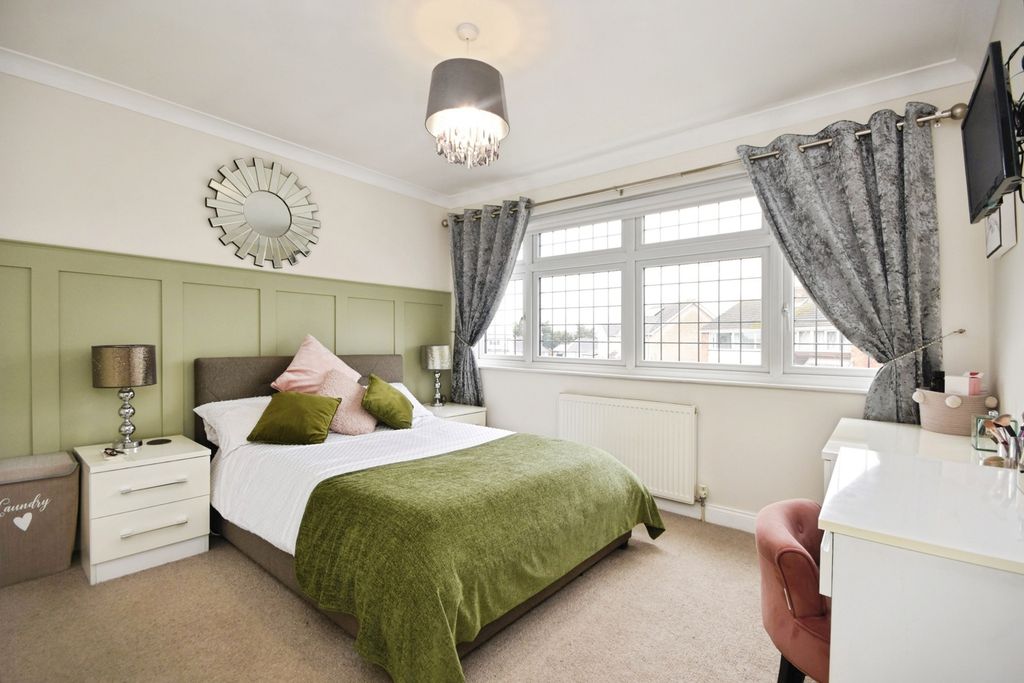 Property photo 3 of 17 Bedroom