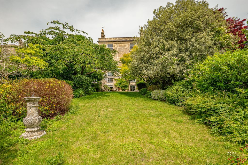 Property photo 2 of 24 Image