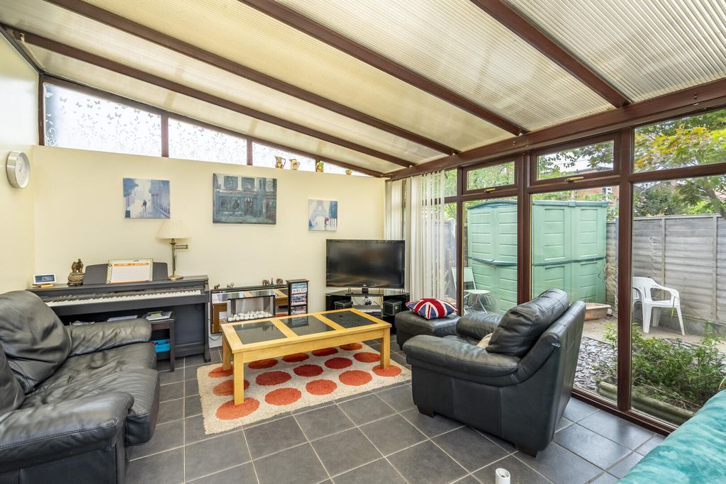 Property photo 3 of 17 Conservatory