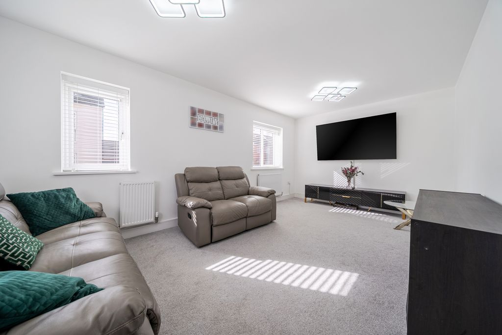 Property photo 2 of 23 Living Room