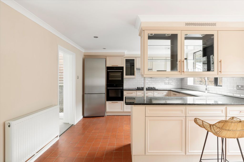 Property photo 3 of 27 Image