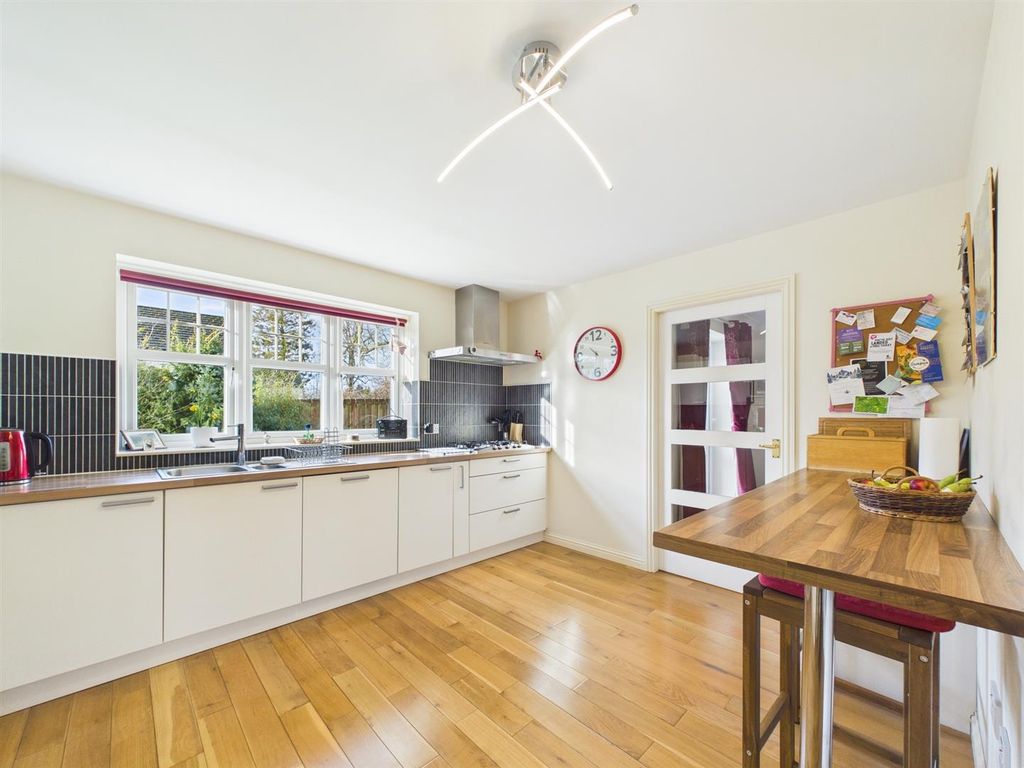 Property photo 2 of 25 Cam01486G0-Pr0976-Still008.Jpg