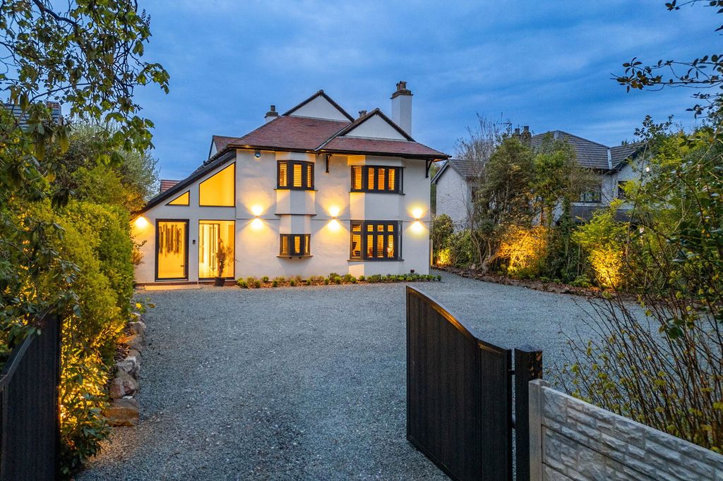 Property photo 1 of 32