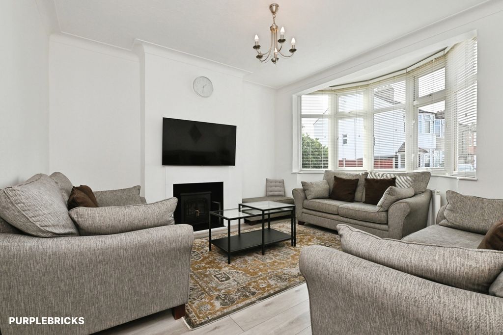 Property photo 3 of 41