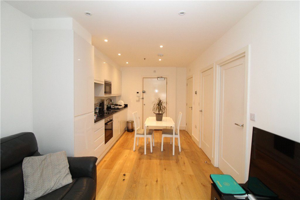 Property photo 3 of 11 Kitchen/Reception