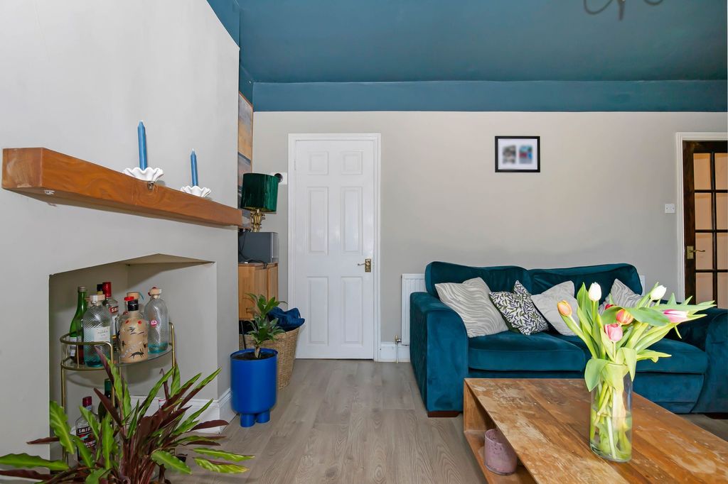 Property photo 1 of 28
