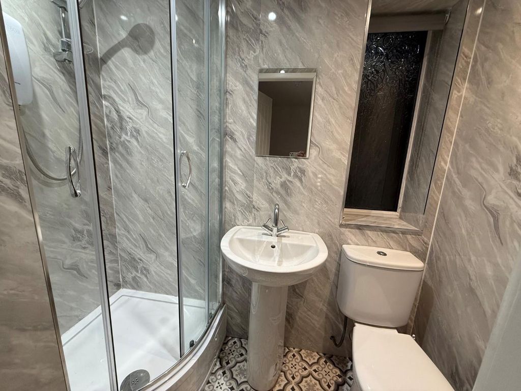 Property photo 2 of 5 Bathroom.Jpg