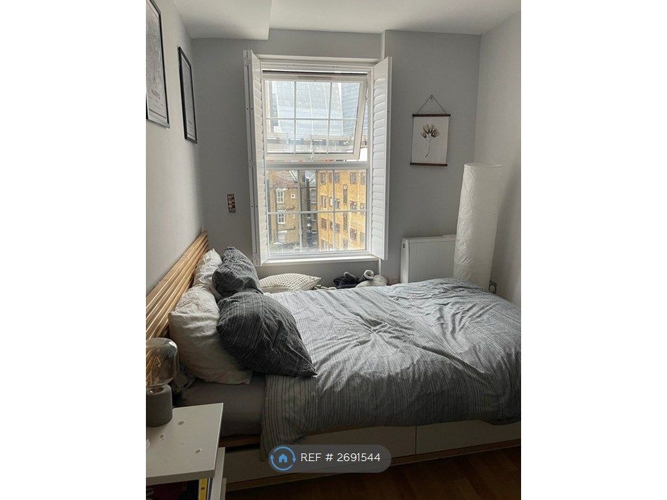 Property photo 3 of 12 Main Bedroom