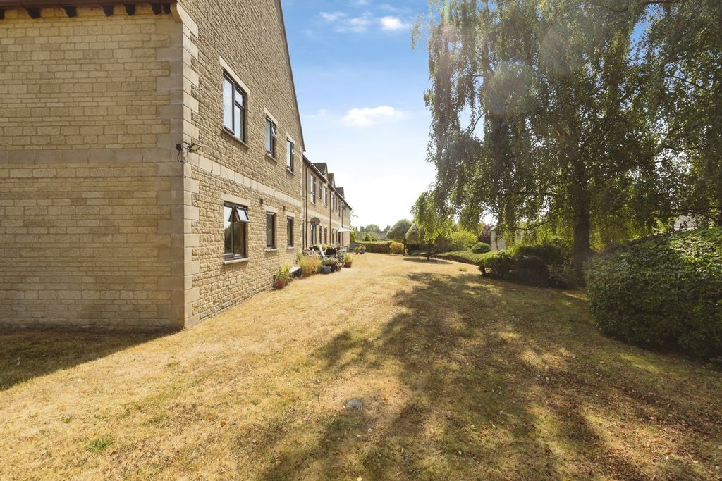 Property photo 2 of 10 General View