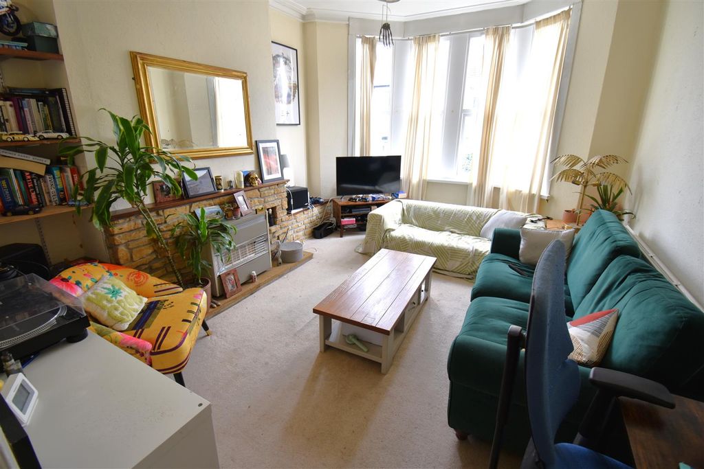 Property photo 3 of 8