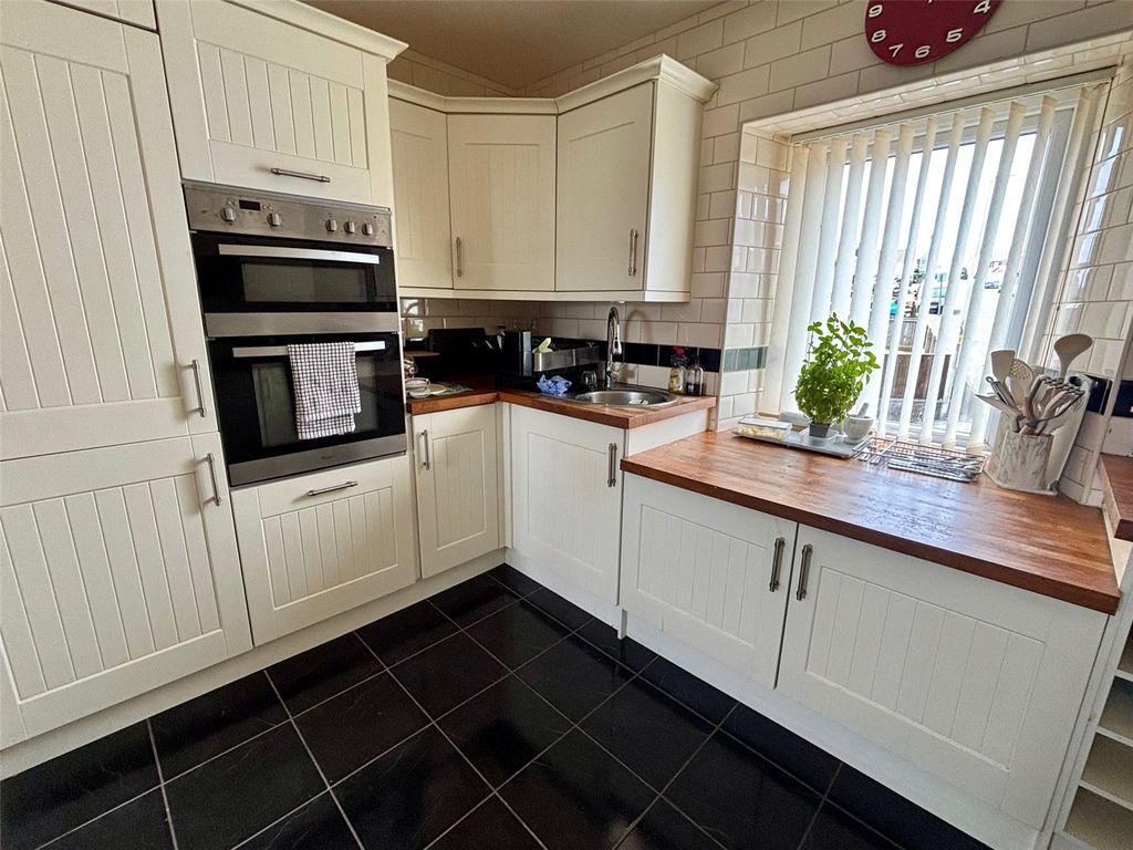 Property photo 2 of 36 Picture No. 11