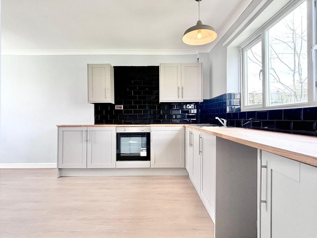 Property photo 2 of 15 Kitchen