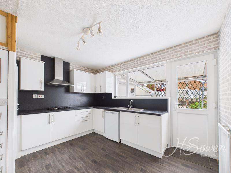 Property photo 3 of 14 Photo 11