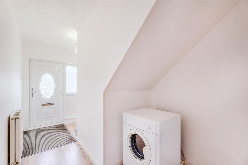 Property photo 3 of 21 Entrance Hall-7.Jpg
