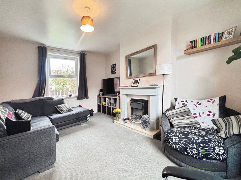 Property photo 2 of 11 Lounge