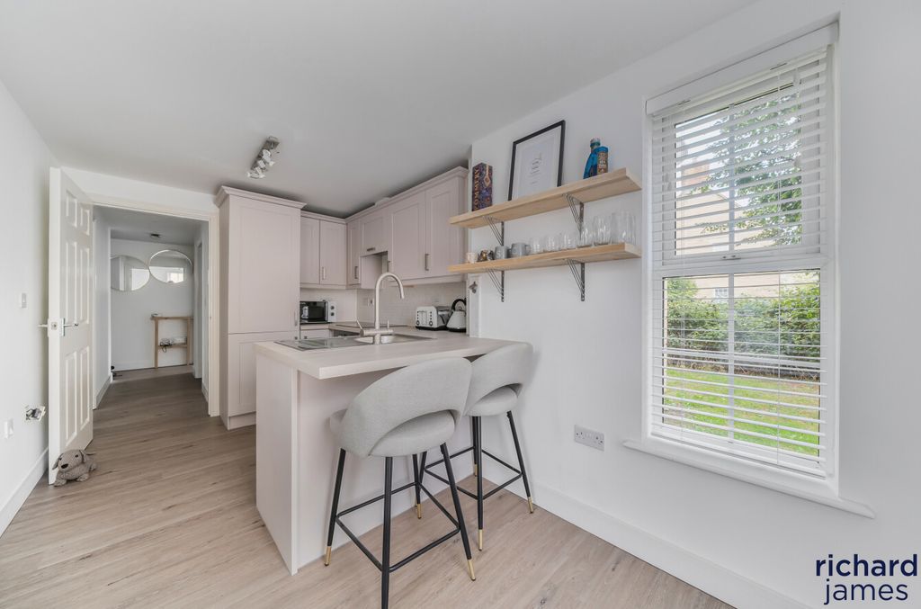 Property photo 3 of 10 495F4Cbd3155459c852224298704B41B