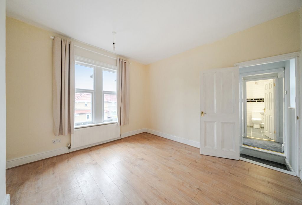 Property photo 3 of 10 1365726-14-68E8Ba...