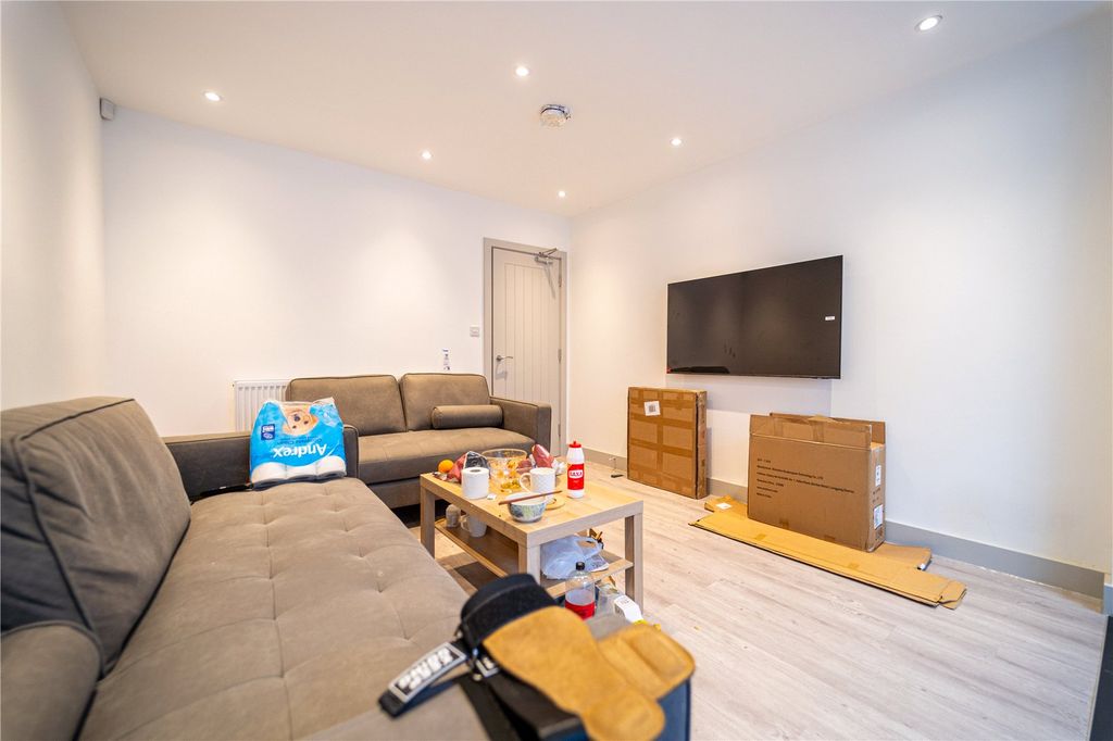 Property photo 2 of 26 Picture No. 27