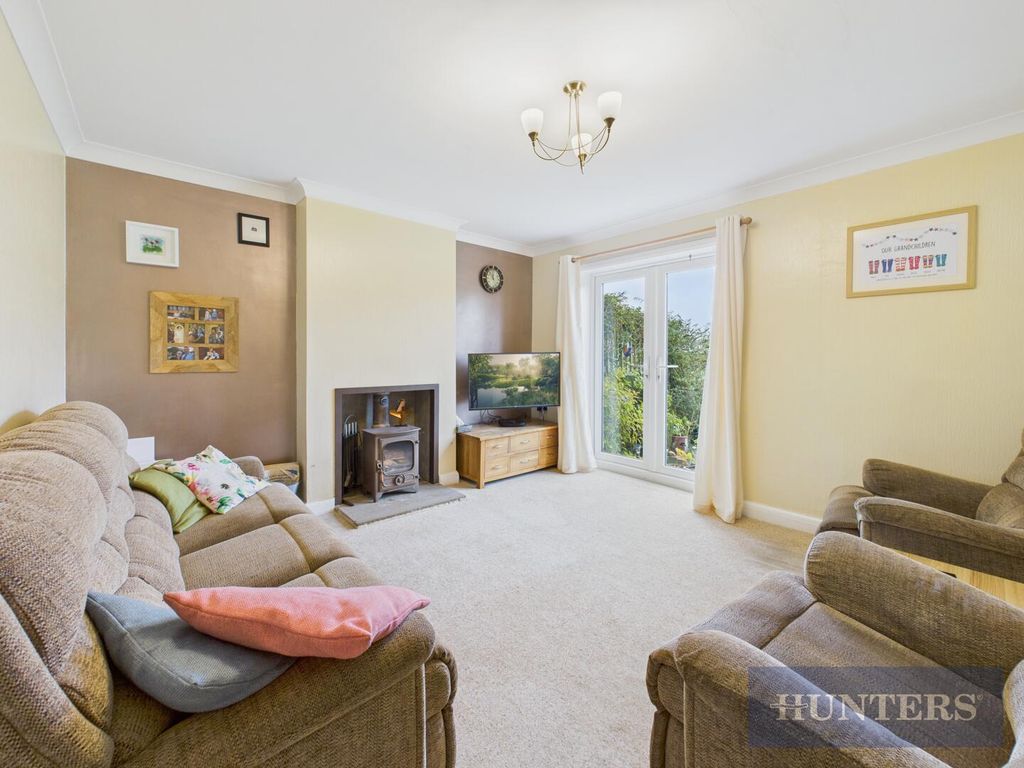 Property photo 2 of 16 Living Room