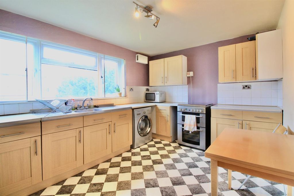 Property photo 1 of 8 Kitchen