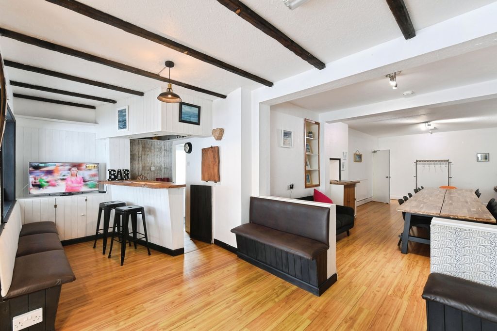 Property photo 2 of 20 Pbox-Img.Jpg