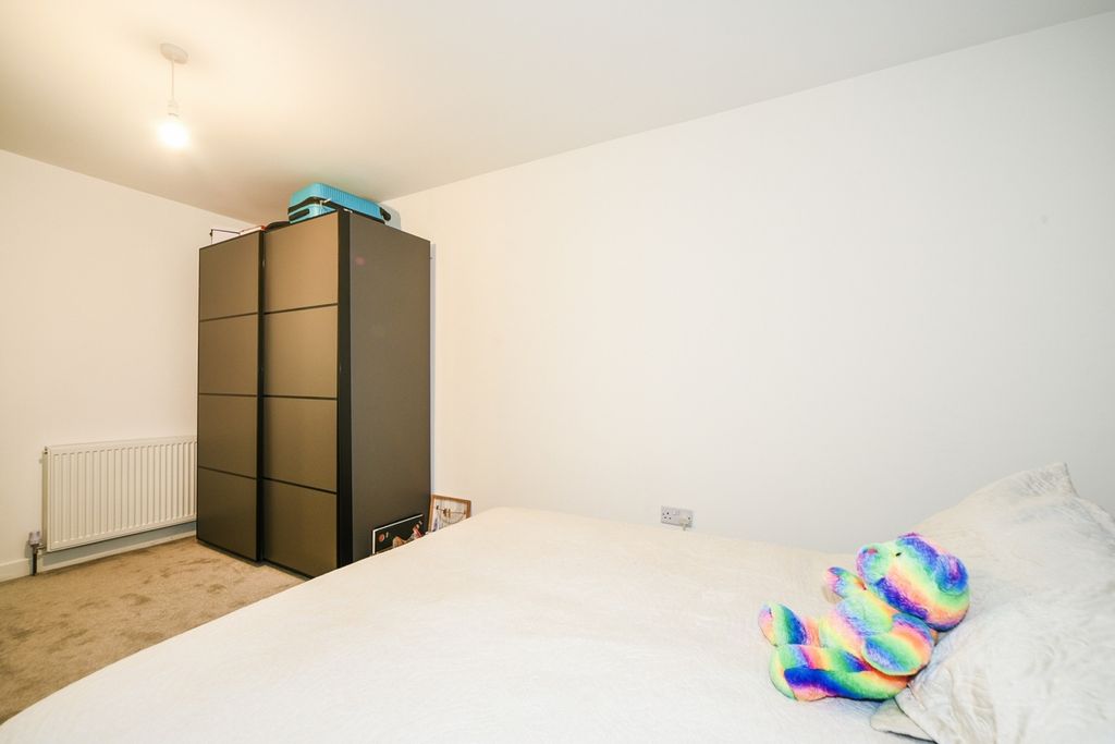 Property photo 2 of 9 Bedroom