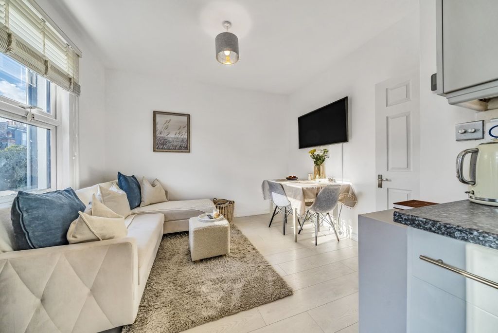 Property photo 2 of 7 1036657 (2)