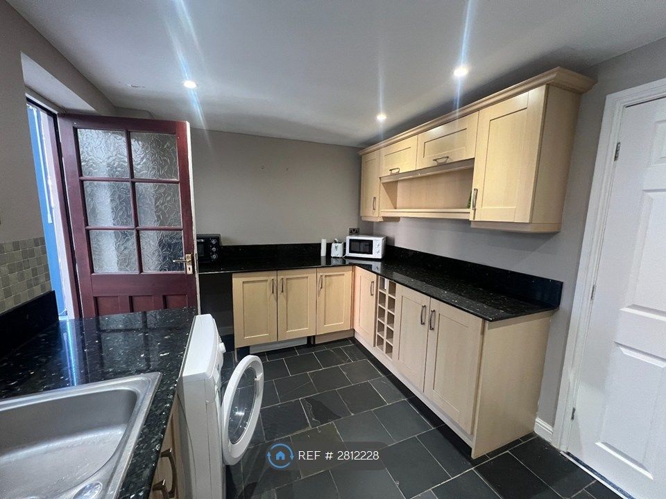 Property photo 2 of 18 Kitchen