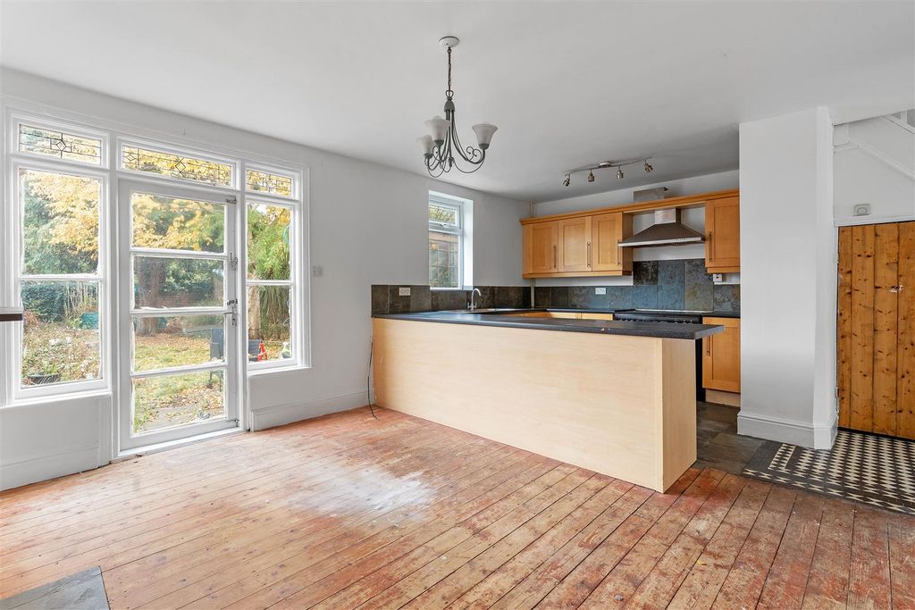 Property photo 2 of 14 78 Harefield Road (9 Of 17).Jpg